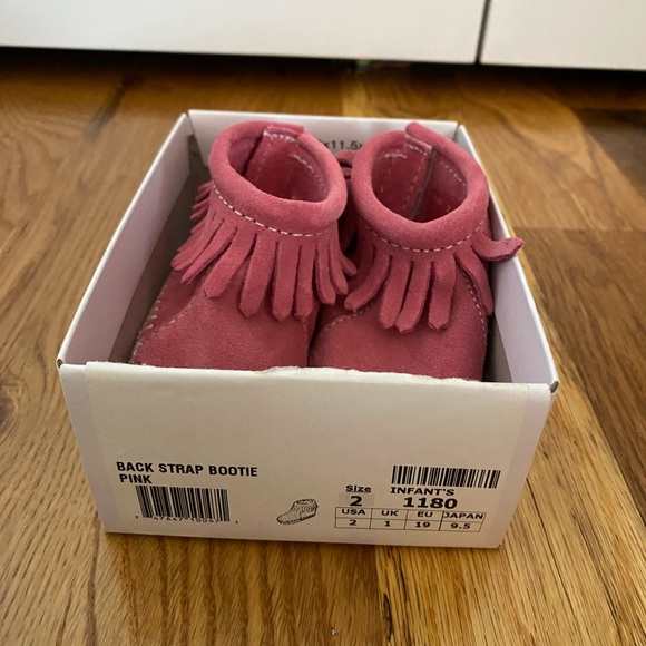 Minnetonka Pink Back Flap Booties - Picture 3 of 4